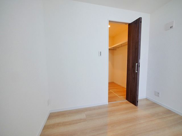 ソレイユビセレクト法蓮町Ⅳの洋室