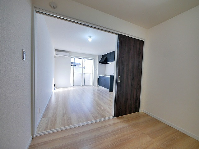 ソレイユビセレクト法蓮町Ⅳの洋室