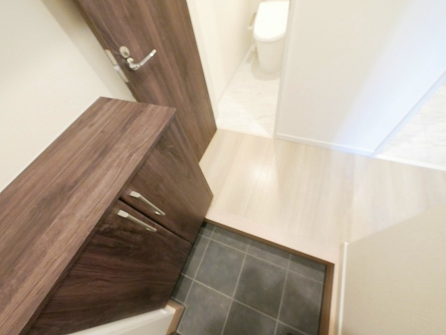 ソレイユビセレクト法蓮町Ⅳの玄関