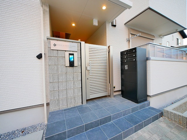 ソレイユビセレクト法蓮町Ⅳのエントランス