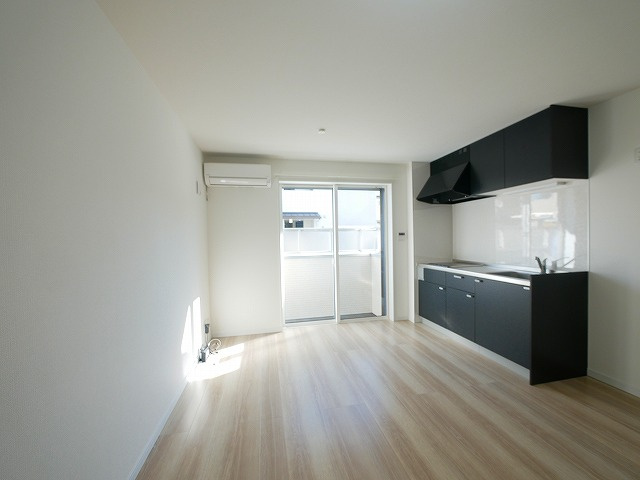 ソレイユビセレクト法蓮町Ⅳの居間・リビング