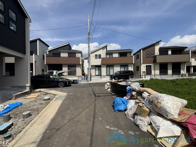 中郡二宮町二宮　新築戸建　全7棟6号棟の前面道路含む現地写真