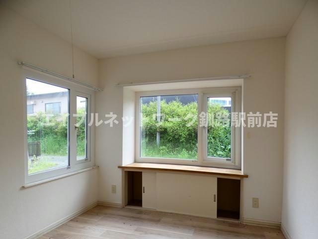 春採2-13-26貸家の洋室