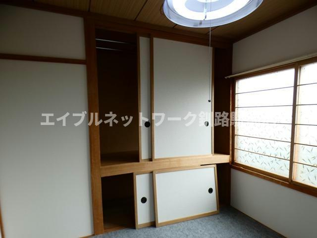 春採2-13-26貸家の収納