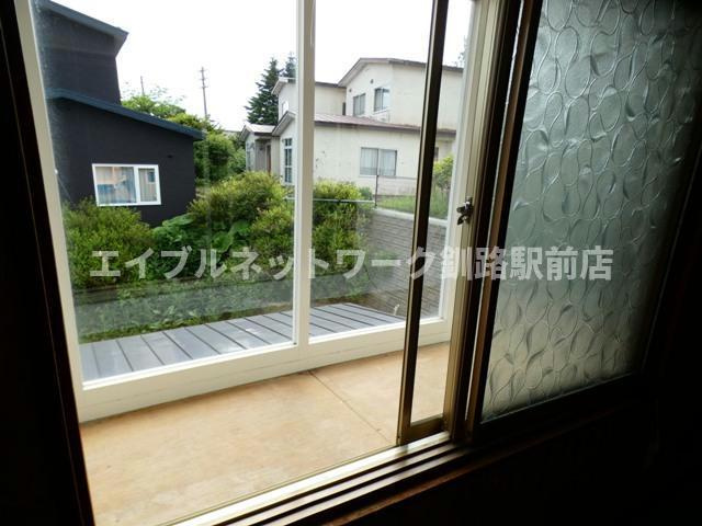 春採2-13-26貸家のバルコニー