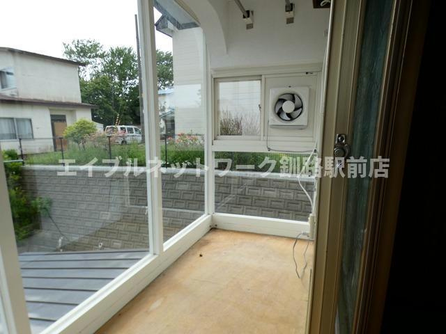 春採2-13-26貸家のバルコニー