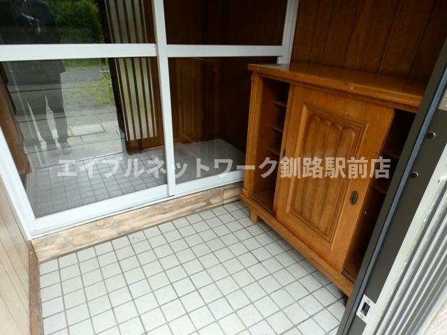 春採2-13-26貸家の玄関