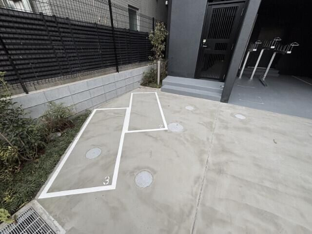 ジェノヴィア文京千駄木の駐車場