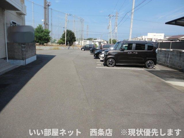 フォレスト　B棟の駐車場