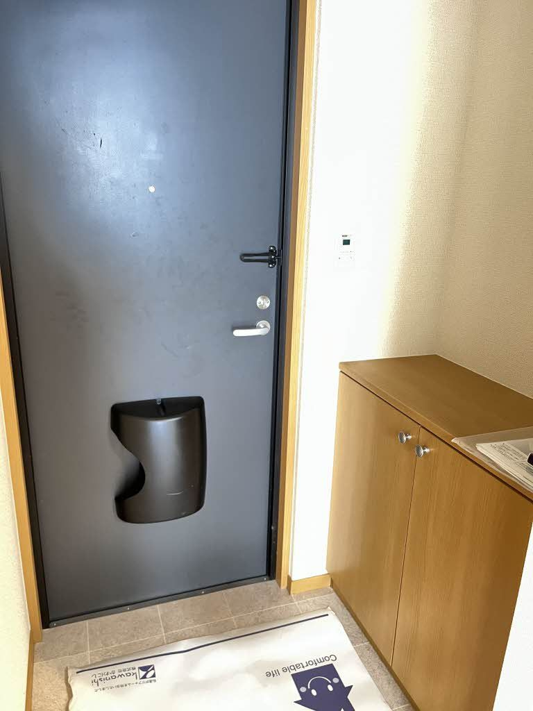 ソレジオＫａｗａｋａｍｉの玄関
