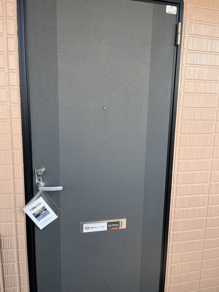 ソレジオＫａｗａｋａｍｉの玄関