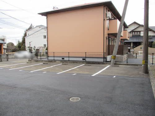 ソレジオＫａｗａｋａｍｉの駐車場