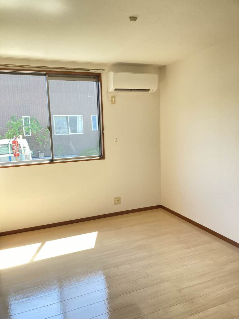 チェリーハイツの洋室