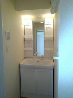 【洗面所】 | ルレエシャトーⅡ | 忙しい朝に便利なシャンプードレッサー