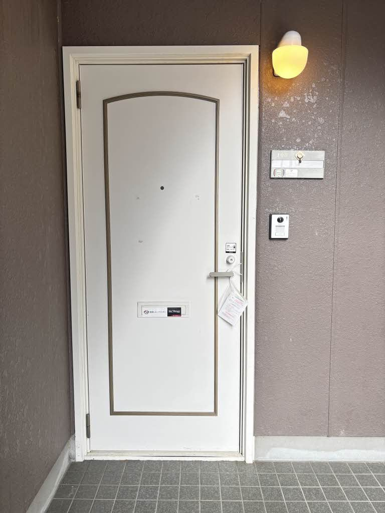 メリーハイム中村 Ａ棟の玄関