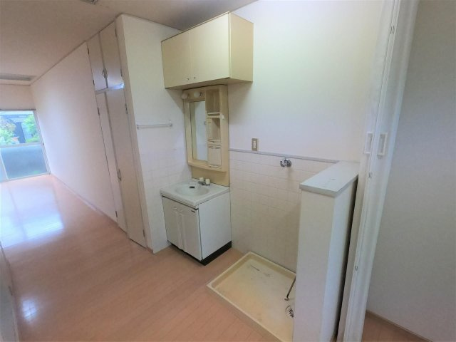 伊藤アパートの洗面所