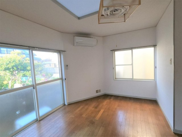 伊藤アパート　東の居間・リビング