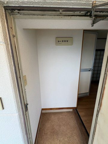 八千代ハイツの玄関