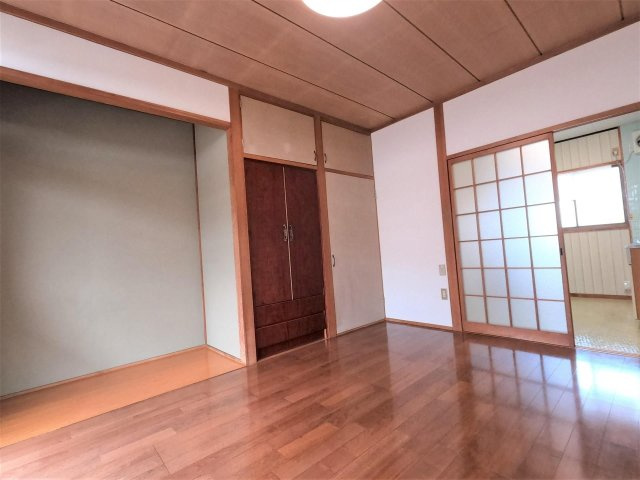 御所ハイツの収納