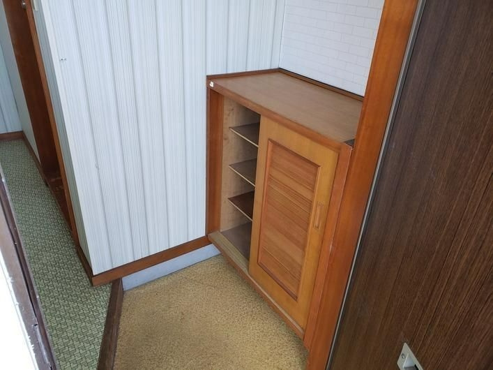 御所ハイツの玄関