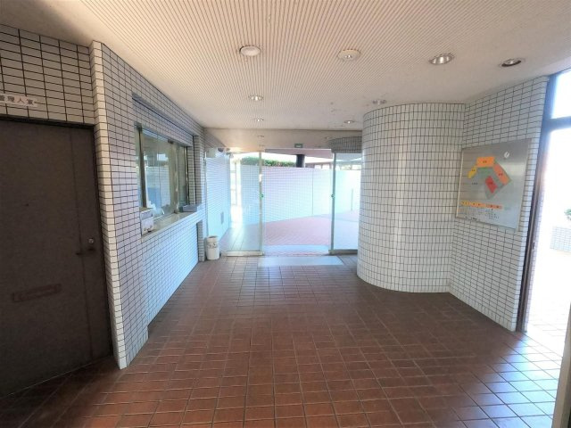 サンシャイン西条のエントランス