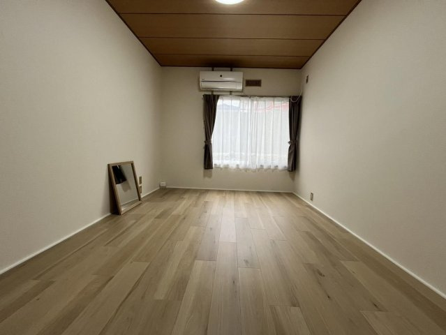 パナハイツカワサキの内装