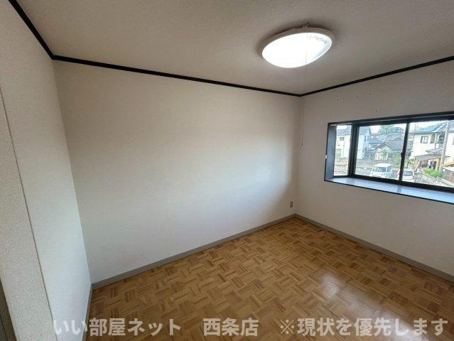 西条ロイヤルハイツの居間・リビング