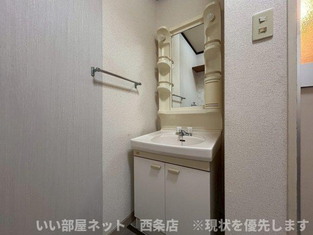 西条ロイヤルハイツの独立洗面台