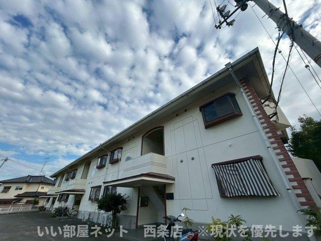 西条ロイヤルハイツの外観