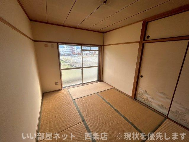 西条ロイヤルハイツの和室