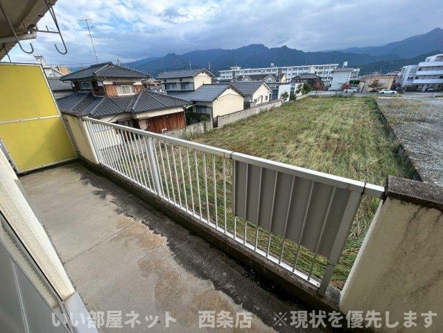 西条ロイヤルハイツのバルコニー