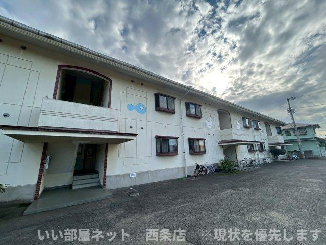 西条ロイヤルハイツの外観