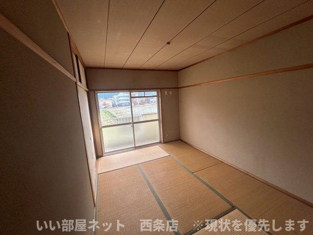 西条ロイヤルハイツの和室