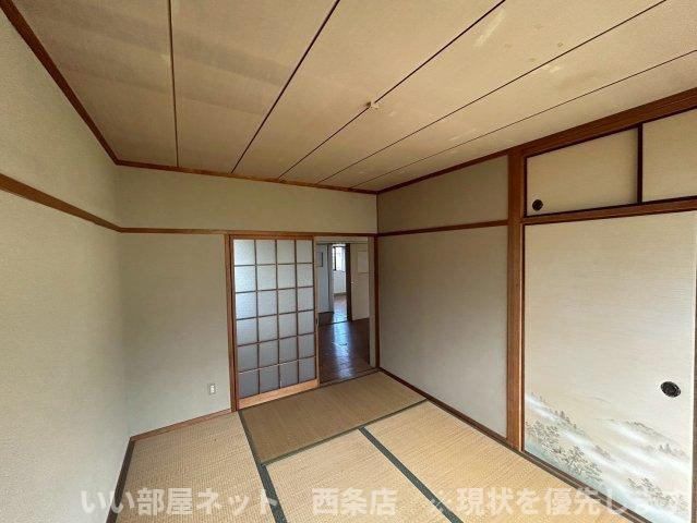 西条ロイヤルハイツの和室