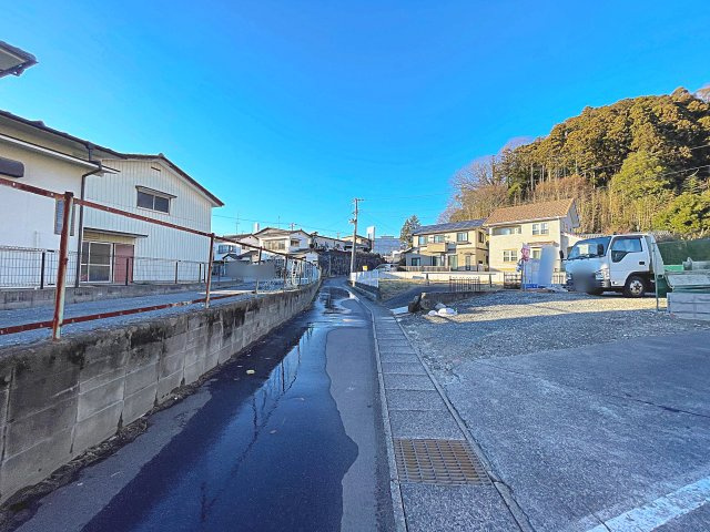 新築戸建・新築建売　平上荒川第4　第五小・第三中の前面道路含む現地写真