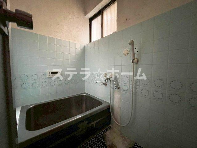 小松3 中古戸建の浴室|ゆったり過ごせるお風呂です