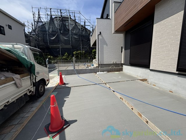 中郡二宮町二宮　新築戸建　全7棟4号棟の駐車場