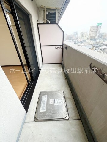 大阪市鶴見区放出東３丁目の賃貸マンションのバルコニー