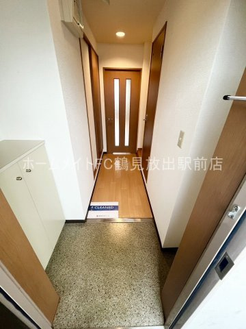 大阪市鶴見区放出東３丁目の賃貸マンションの玄関