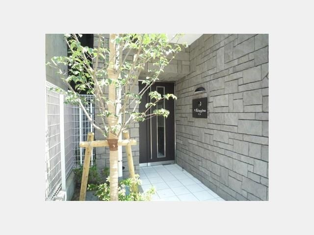 ライジングプレイス巣鴨のエントランス