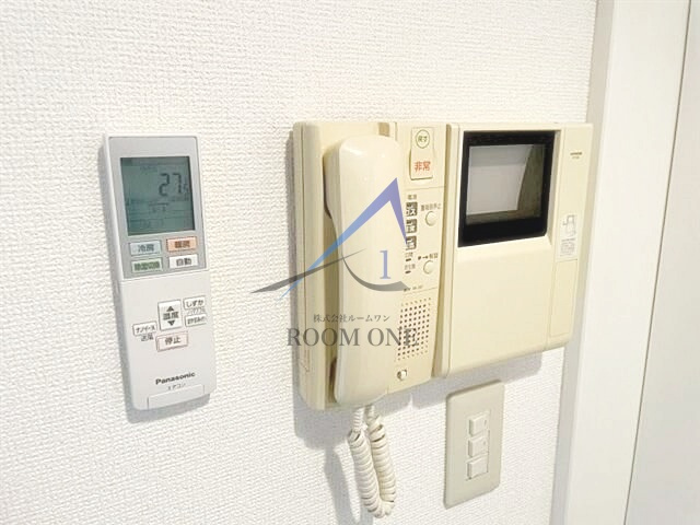 パレ・ホームズ新橋のセキュリティ|モニター付きインターホンです。