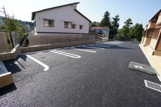 【駐車場】
