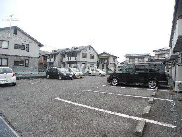 セジュールM C棟の駐車場