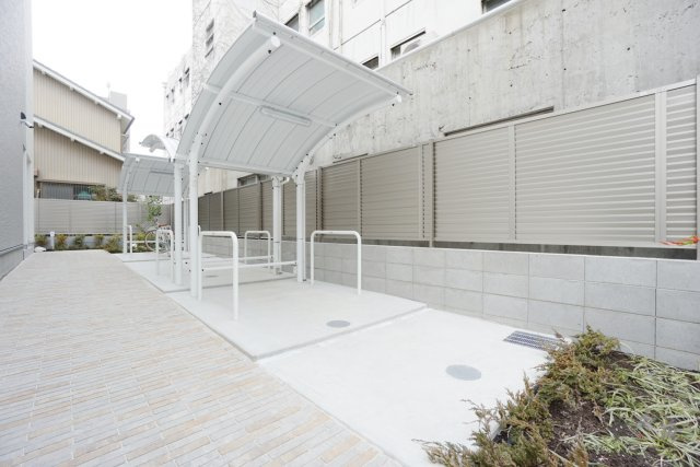 ブルースカイのエントランス|建物の内部です