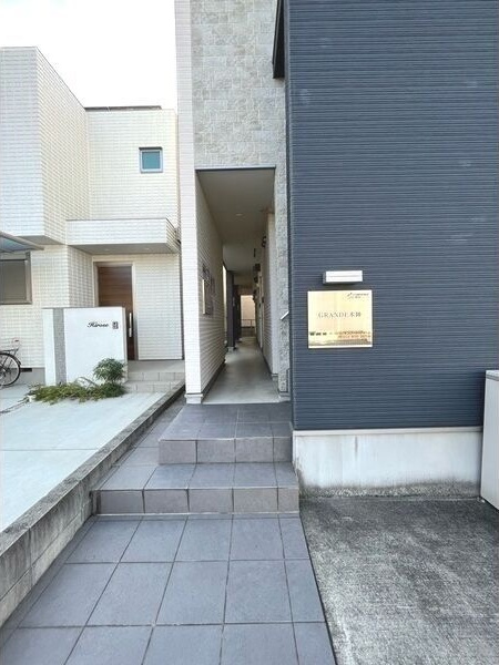 GRANDE本陣のエントランス|ゆとりのあるエントランスです