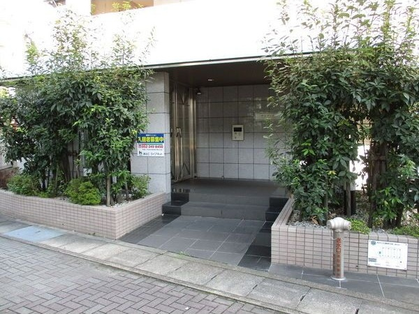 S-FORT上社(旧サムティ上社)のエントランス|落ち着いたエントランスです
