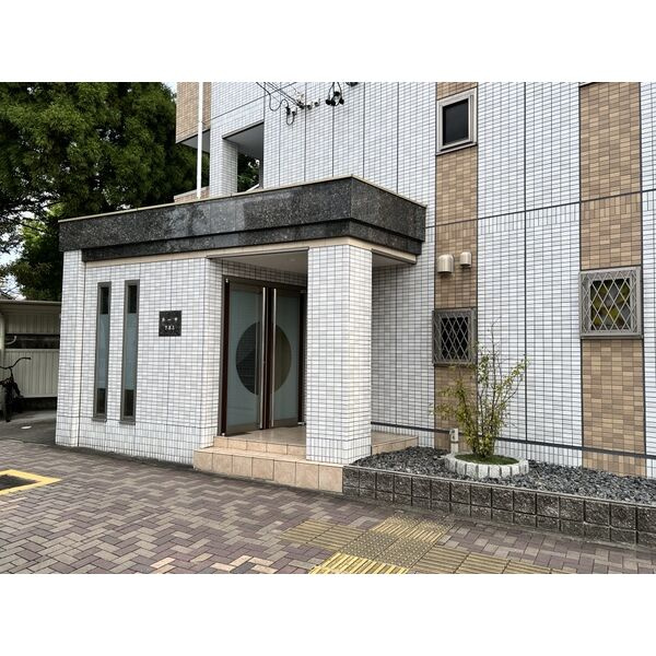 カーサT.R.Iのエントランス|建物の内部です