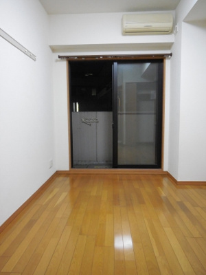 【洋室】 | フローラ荻窪 | 洋室にエアコンあり