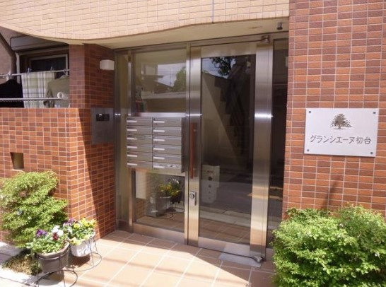 グランシエーヌ初台のエントランス