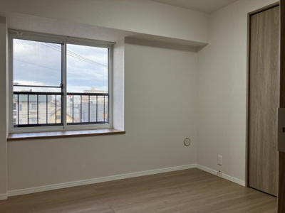 【洋室】 | ライオンズマンション発寒中央 | 木部はグレイッシュカラーで落ち着いた雰囲気♪